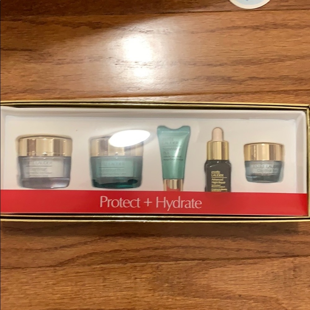Este lauder protect hydrate set